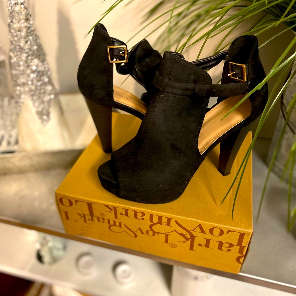 Womans peep toe chunky black suede high heels